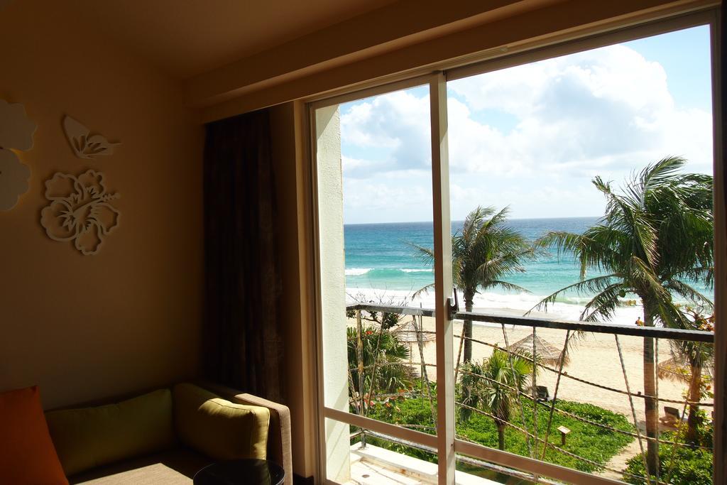 Chateau Beach Resort Kenting Exterior foto View from a room at the Grand Palladium Hotel