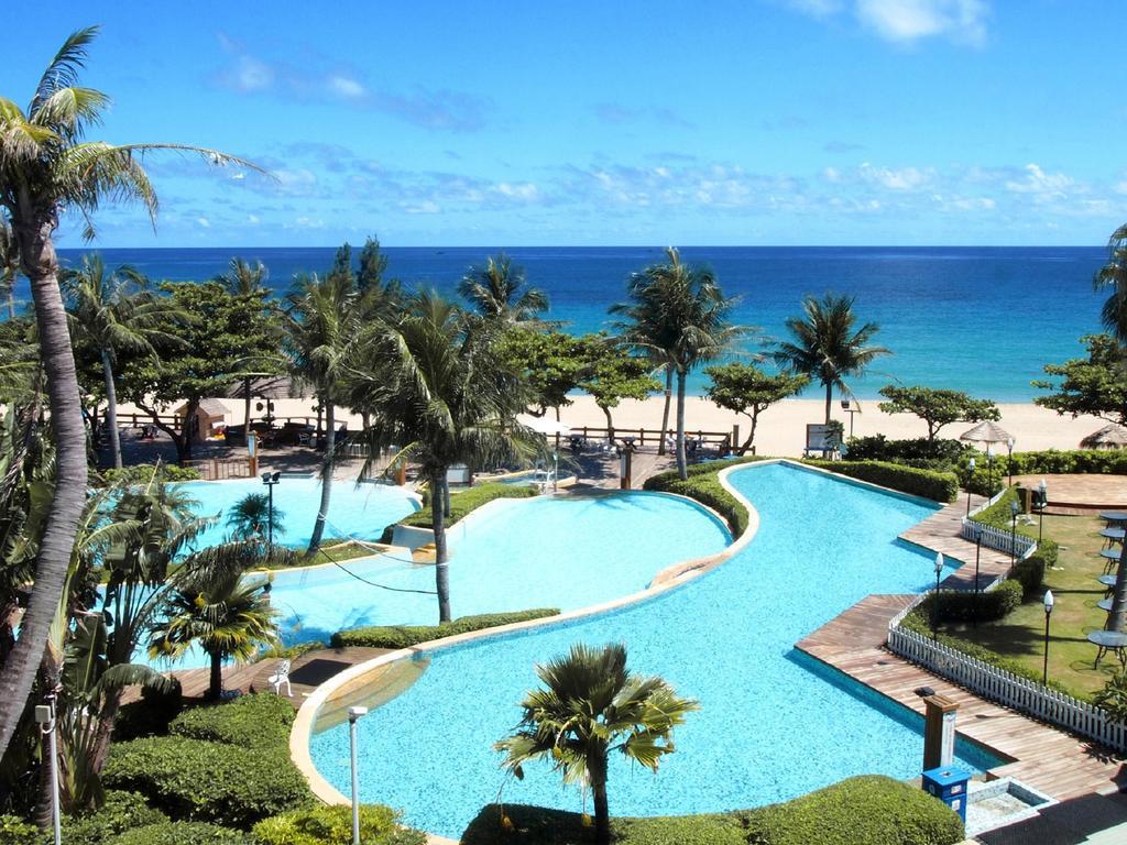 Chateau Beach Resort Kenting Exterior foto The pool at the Sheraton Resort