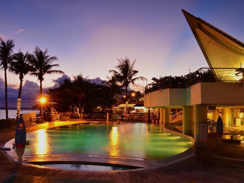 Chateau Beach Resort Kenting Exterior foto The pool at the Sheraton Resort Fiji